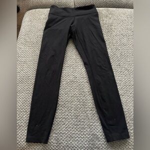 Lulu  Black Leggings
Price reflects the lent on the back of them.